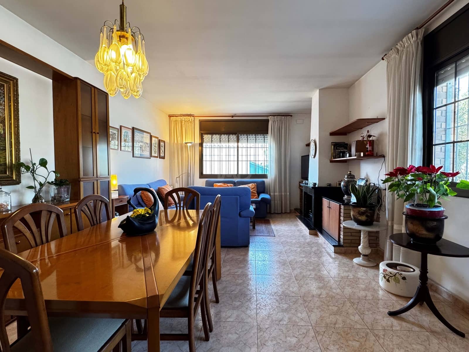 3 bedroom Villa for sale in Barcelona city with garage - € 667,000 (Ref: 9991437)