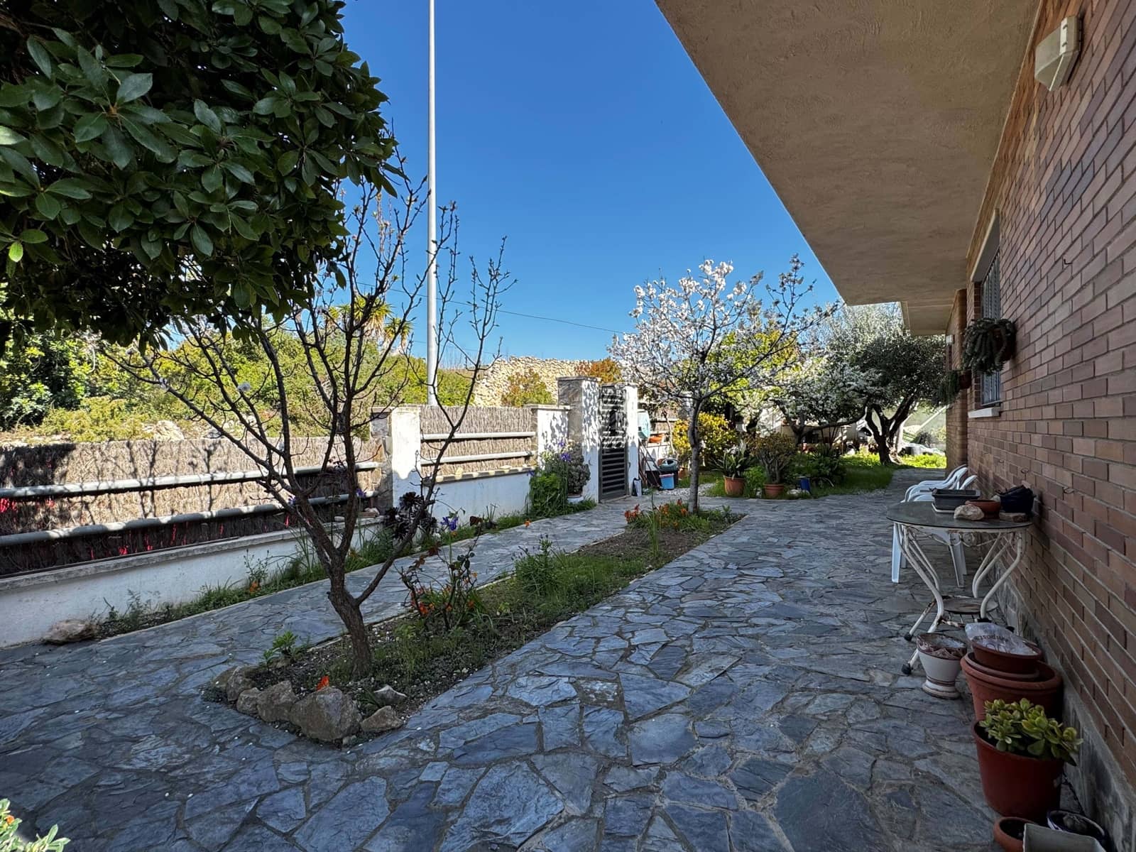 3 bedroom Villa for sale in Barcelona city with garage - € 667,000 (Ref: 9991437)