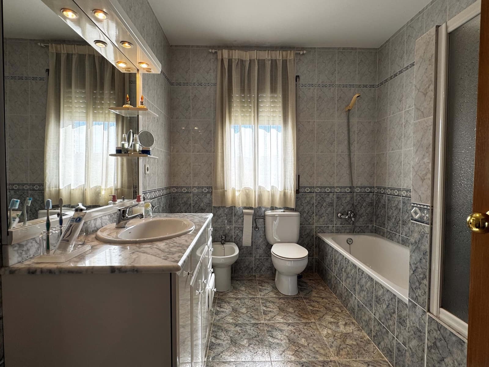 3 bedroom Villa for sale in Barcelona city with garage - € 667,000 (Ref: 9991437)