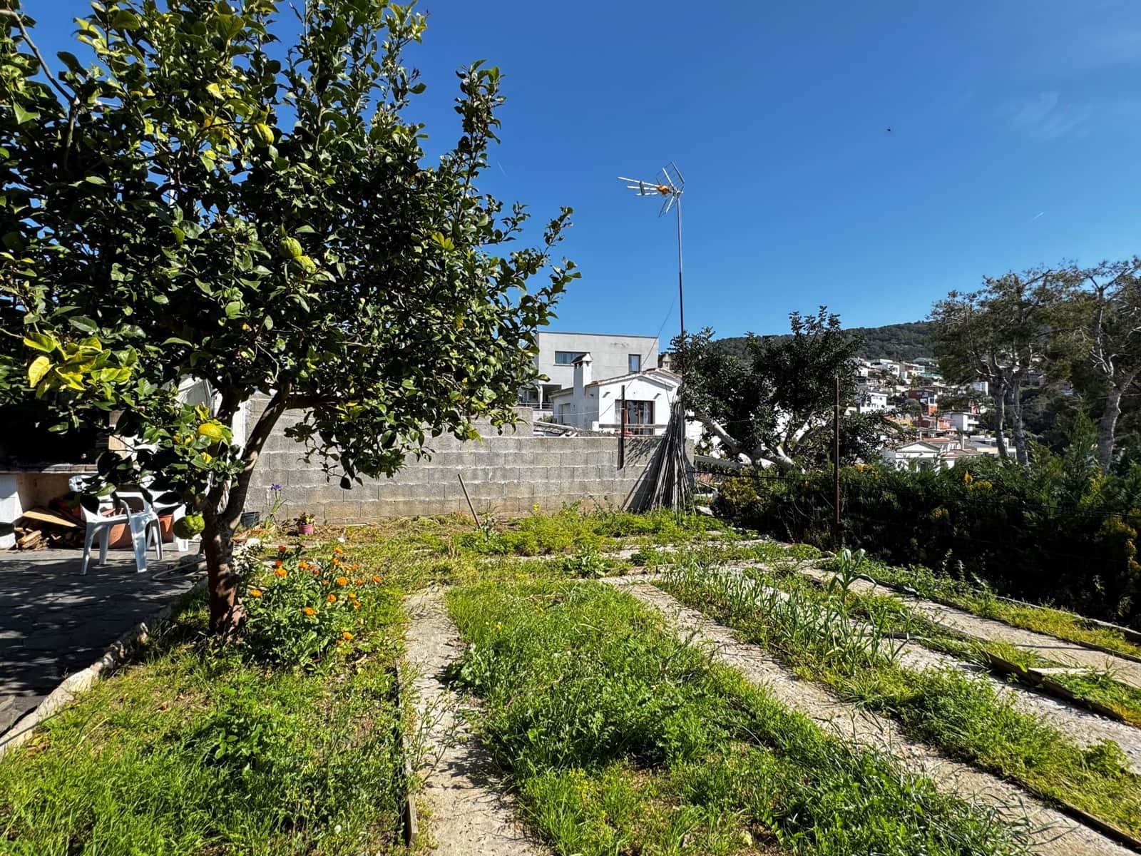 3 bedroom Villa for sale in Barcelona city with garage - € 667,000 (Ref: 9991437)