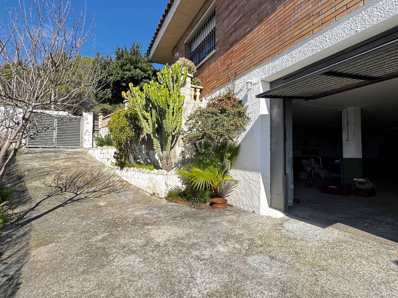 3 bedroom Villa for sale in Barcelona city with garage - € 667,000 (Ref: 9991437)