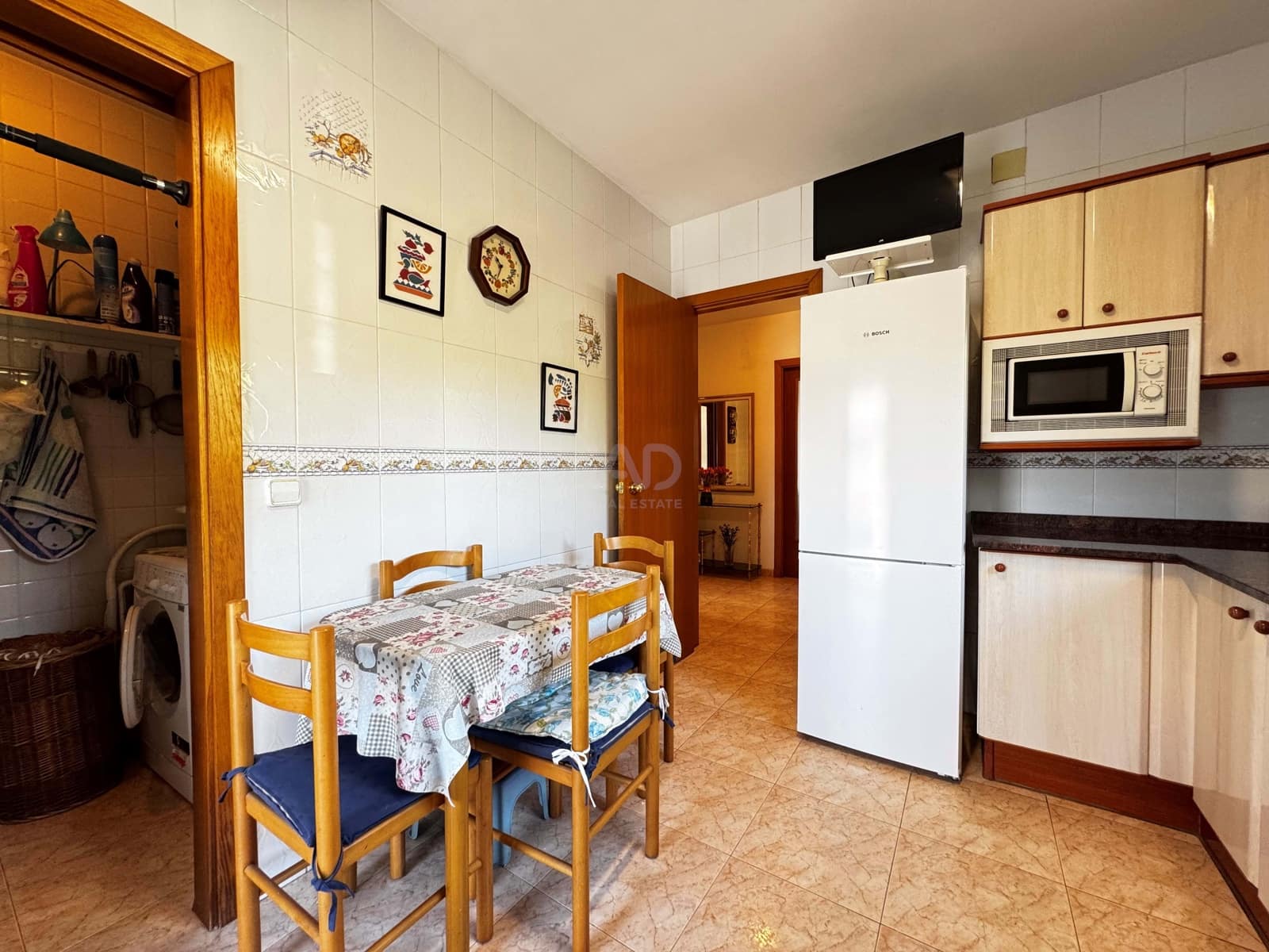 3 bedroom Villa for sale in Barcelona city with garage - € 667,000 (Ref: 9991437)