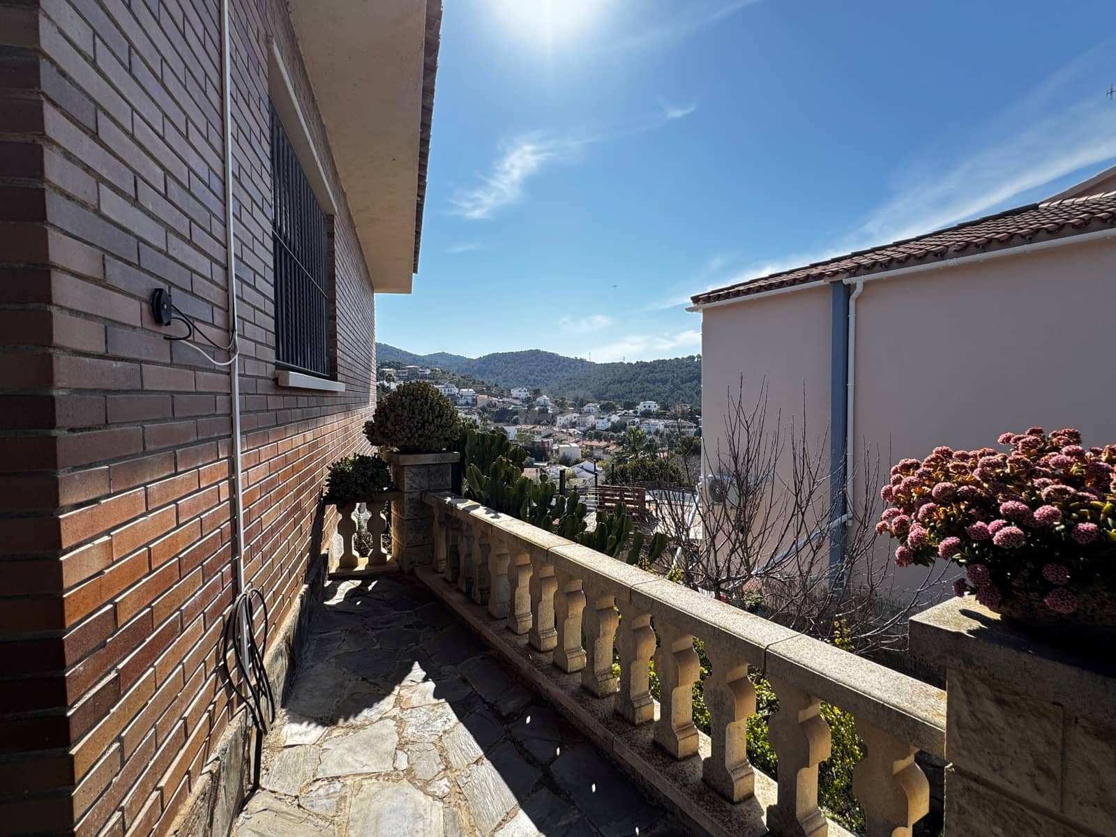 3 bedroom Villa for sale in Barcelona city with garage - € 667,000 (Ref: 9991437)