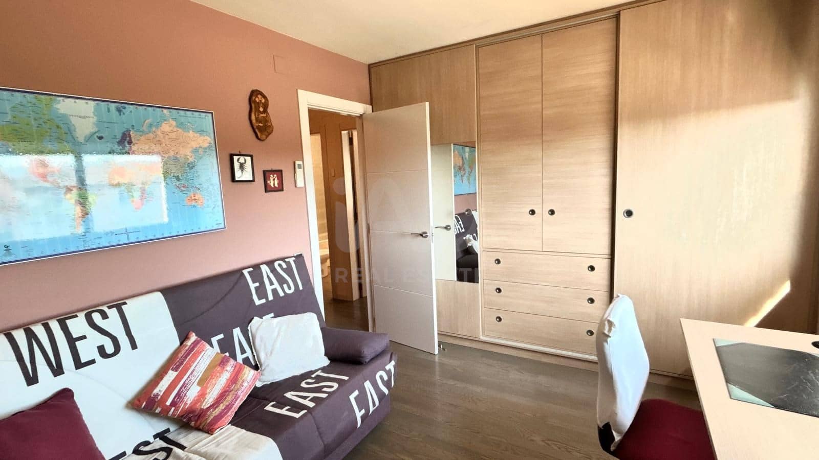 4 bedroom Terraced Villa for sale in Barcelona city with pool garage - € 550,000 (Ref: 9991438)