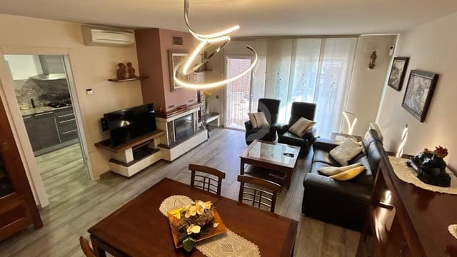 Adosado de 4 habitaciones en Lliçà d'Amunt en venta con piscina garaje - 550.000 € (Ref: 9991438)