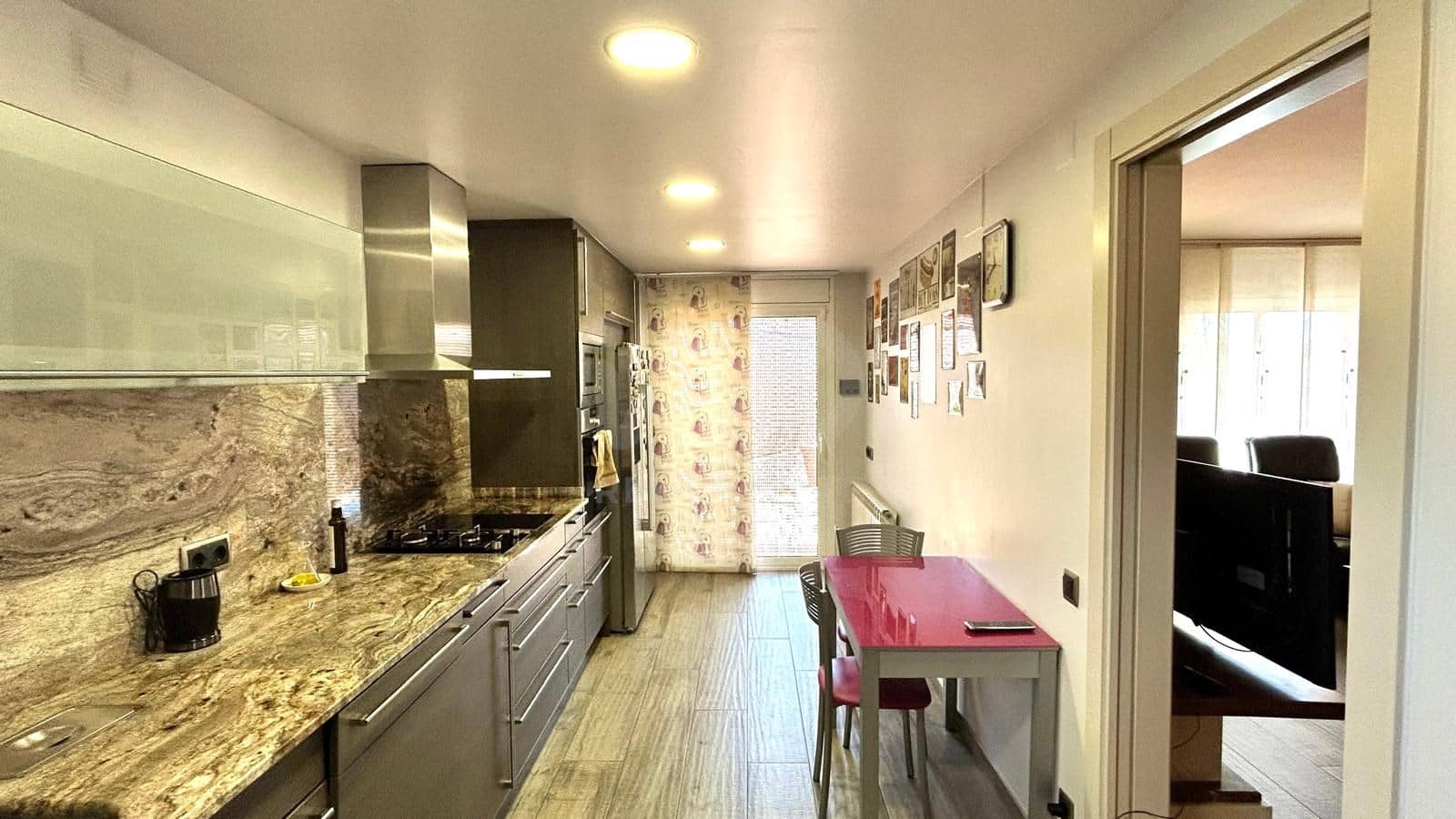 4 bedroom Terraced Villa for sale in Barcelona city with pool garage - € 550,000 (Ref: 9991438)