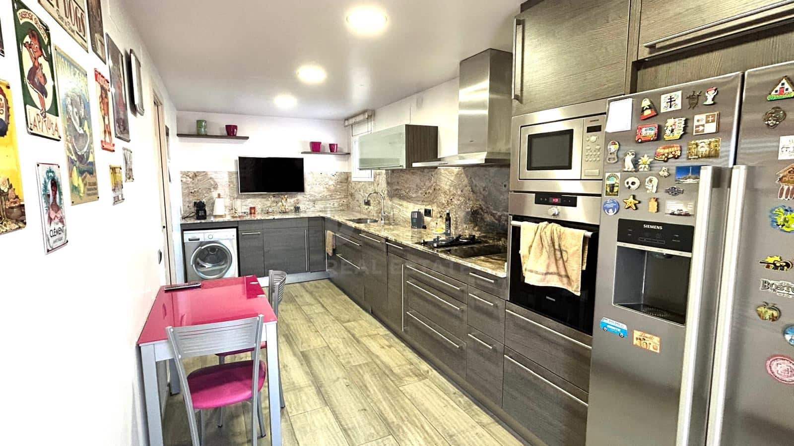 4 bedroom Terraced Villa for sale in Barcelona city with pool garage - € 550,000 (Ref: 9991438)