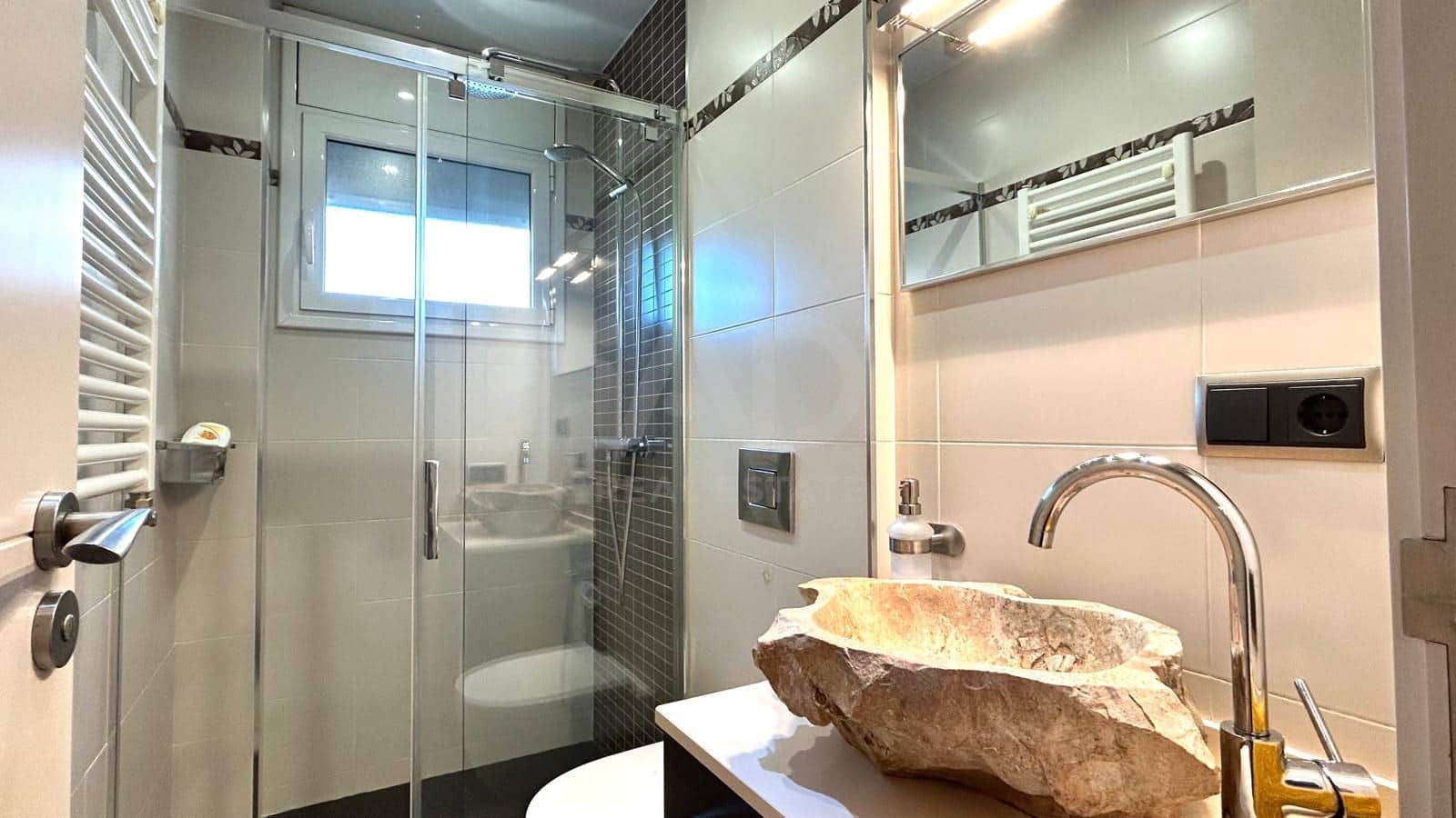 4 bedroom Terraced Villa for sale in Barcelona city with pool garage - € 550,000 (Ref: 9991438)