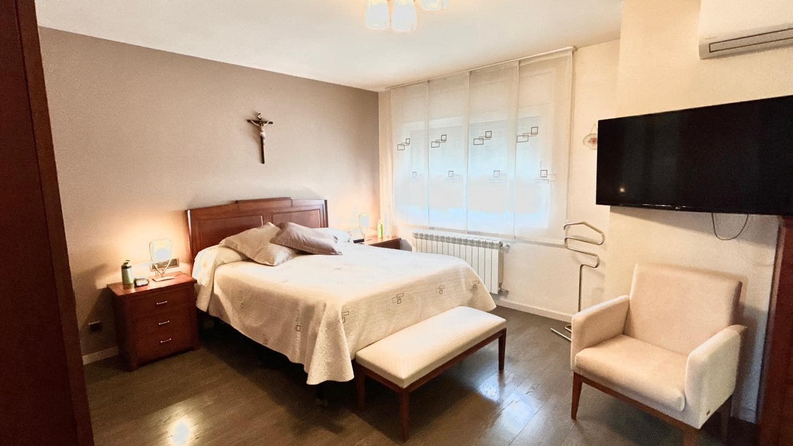 4 bedroom Terraced Villa for sale in Barcelona city with pool garage - € 550,000 (Ref: 9991438)
