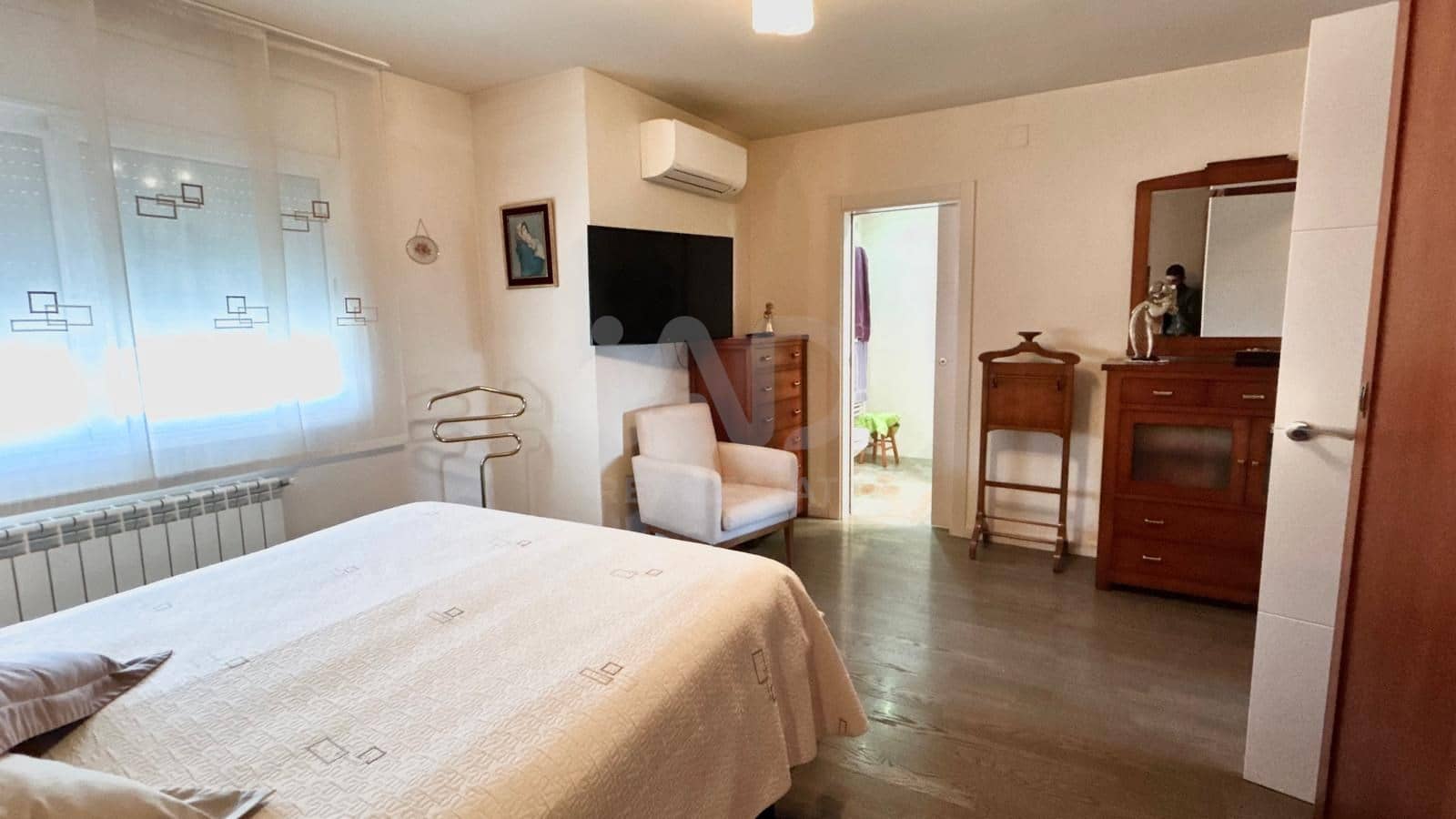 4 bedroom Terraced Villa for sale in Barcelona city with pool garage - € 550,000 (Ref: 9991438)
