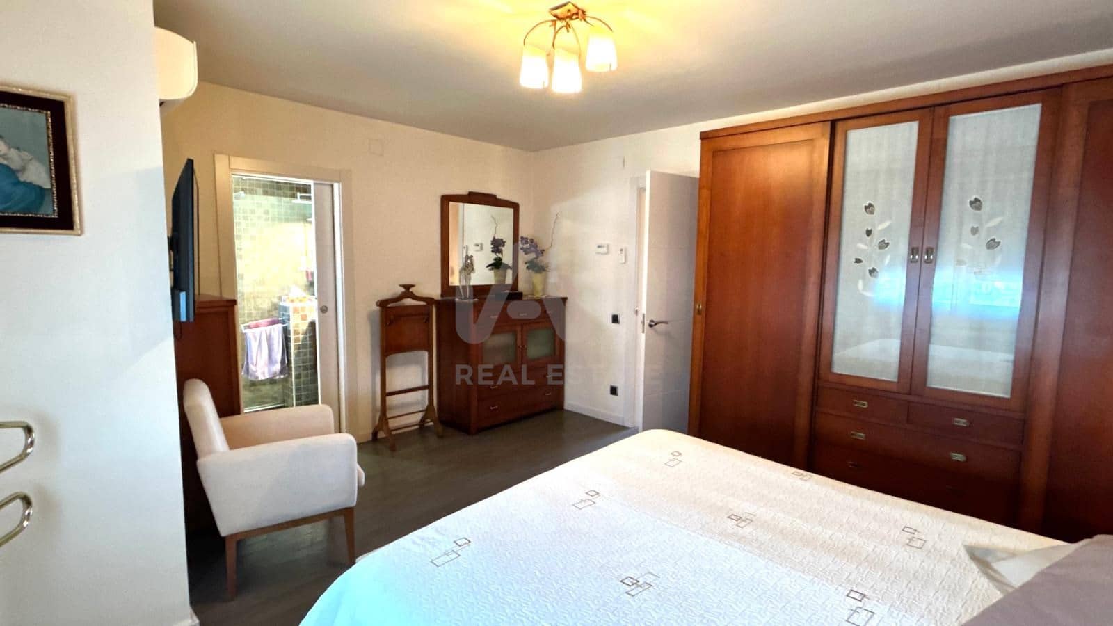 4 bedroom Terraced Villa for sale in Barcelona city with pool garage - € 550,000 (Ref: 9991438)