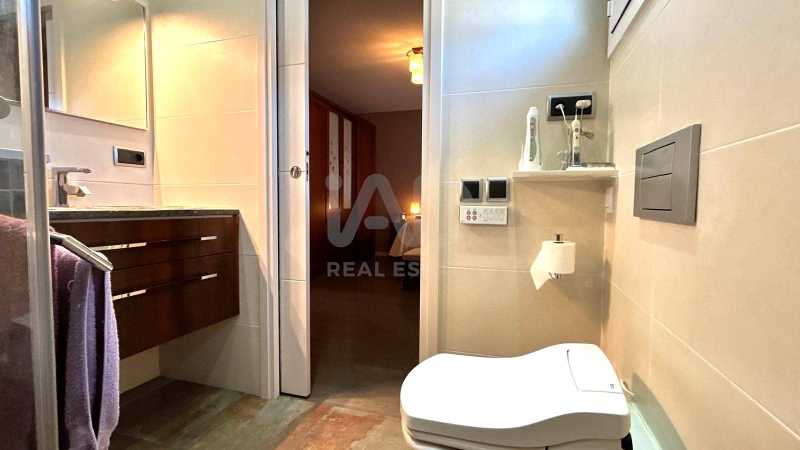 4 bedroom Terraced Villa for sale in Barcelona city with pool garage - € 550,000 (Ref: 9991438)