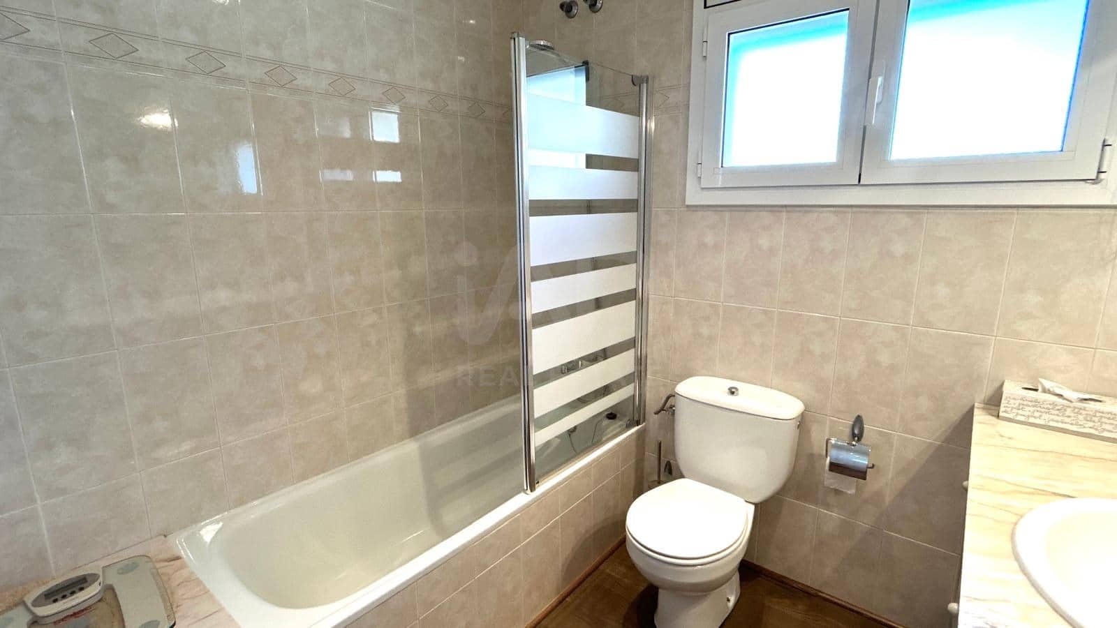 4 bedroom Terraced Villa for sale in Barcelona city with pool garage - € 550,000 (Ref: 9991438)