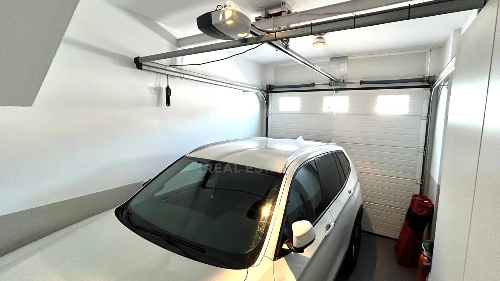 4 bedroom Terraced Villa for sale in Barcelona city with pool garage - € 550,000 (Ref: 9991438)