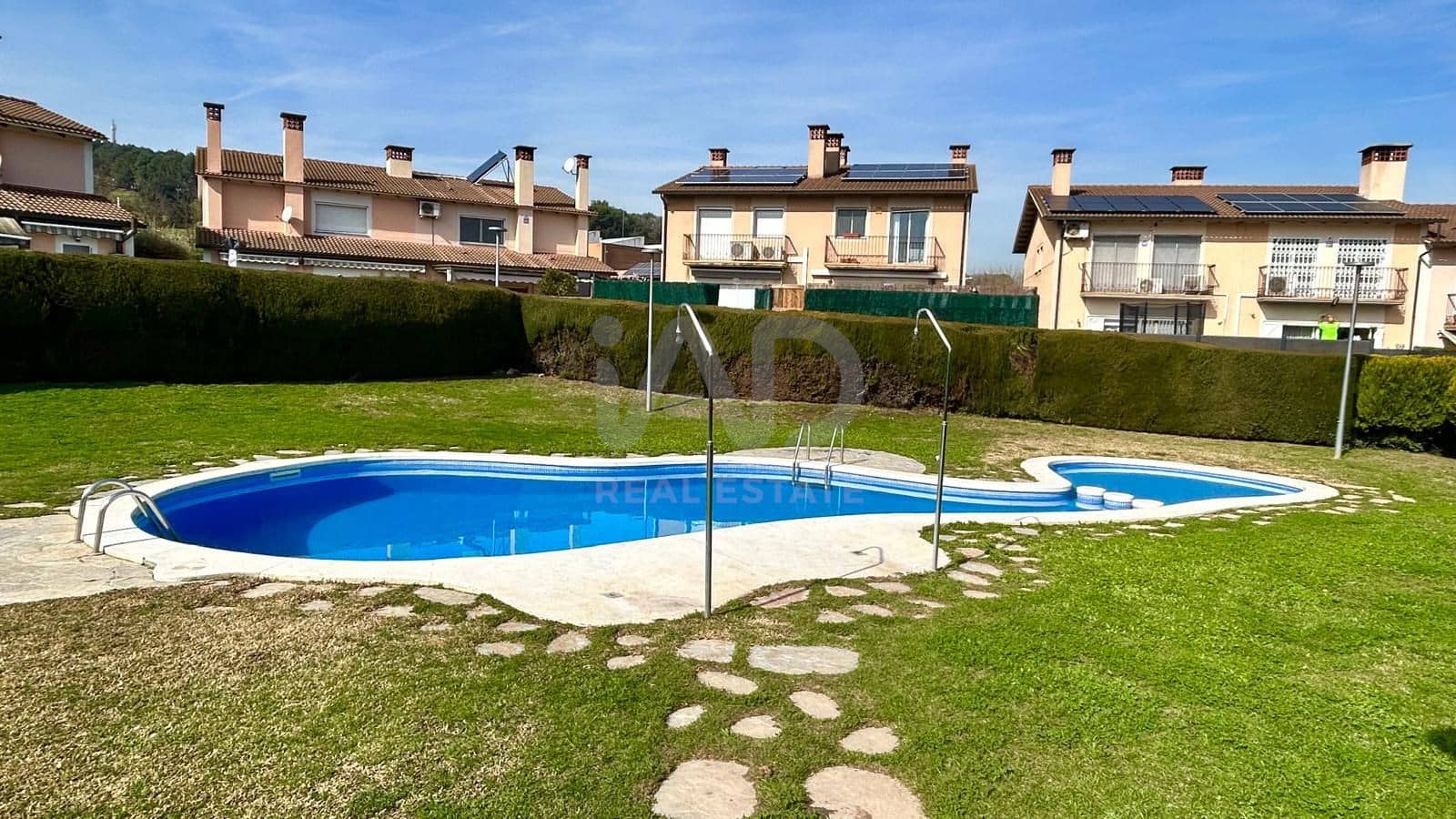 4 bedroom Terraced Villa for sale in Barcelona city with pool garage - € 550,000 (Ref: 9991438)