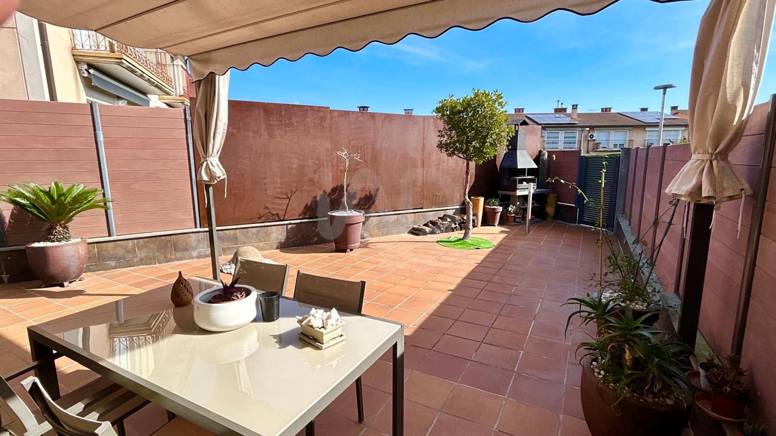 4 bedroom Terraced Villa for sale in Barcelona city with pool garage - € 550,000 (Ref: 9991438)