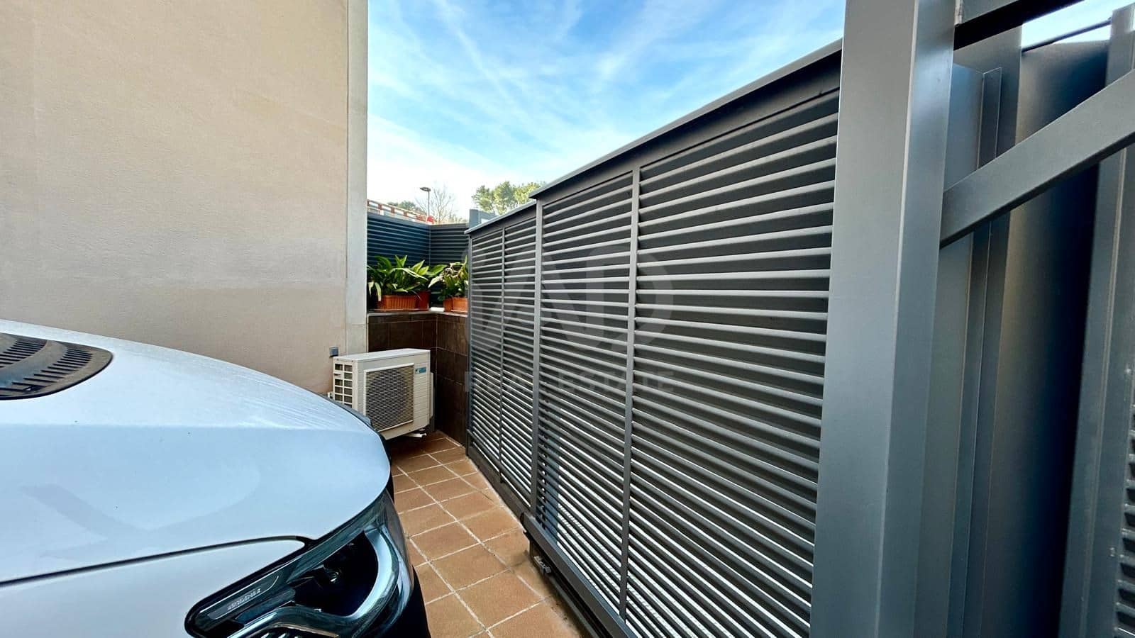 4 bedroom Terraced Villa for sale in Barcelona city with pool garage - € 550,000 (Ref: 9991438)