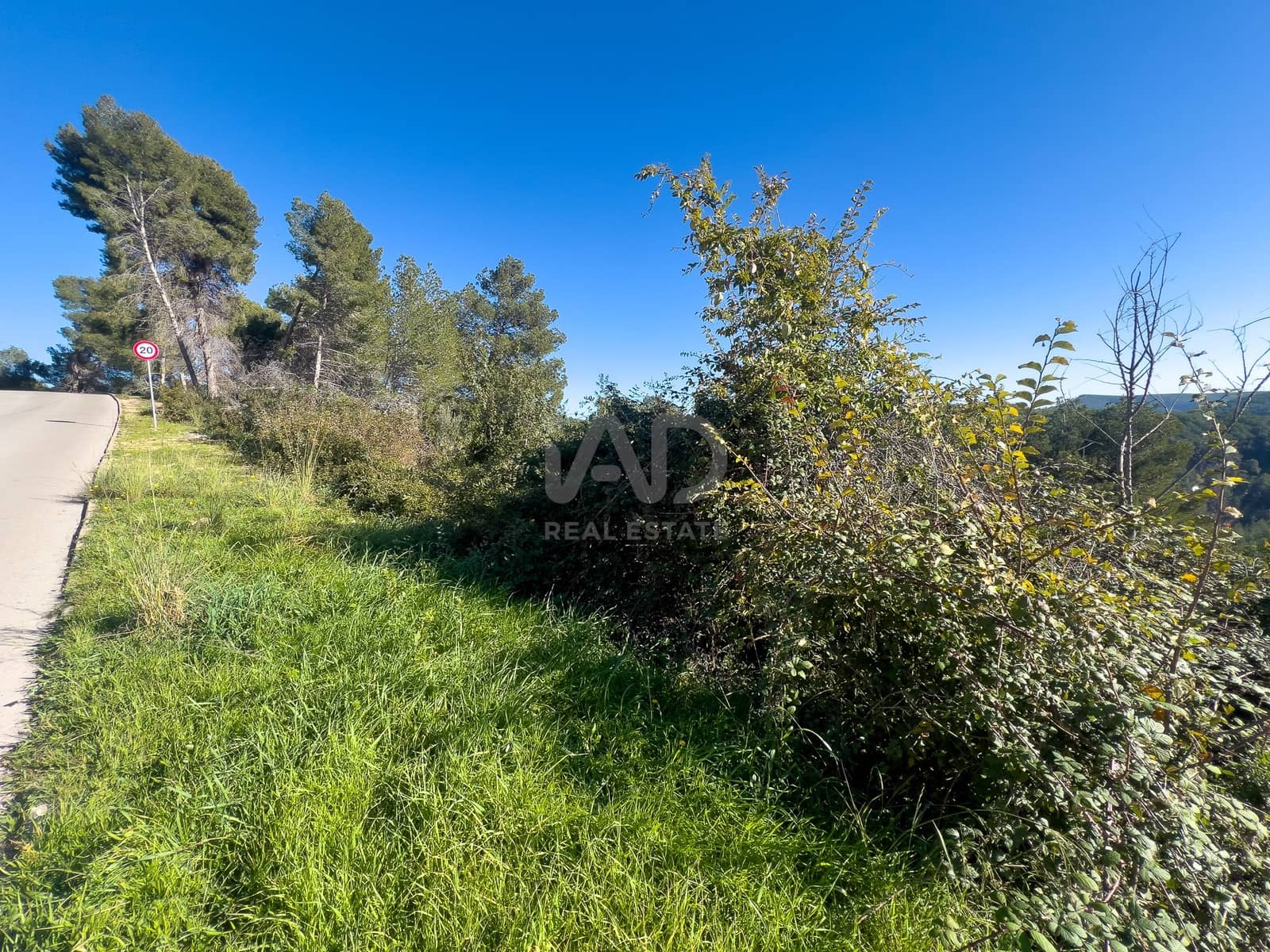 Ubebygd land til salgs i Barcelona by - € 55 000 (Ref: 9991440)