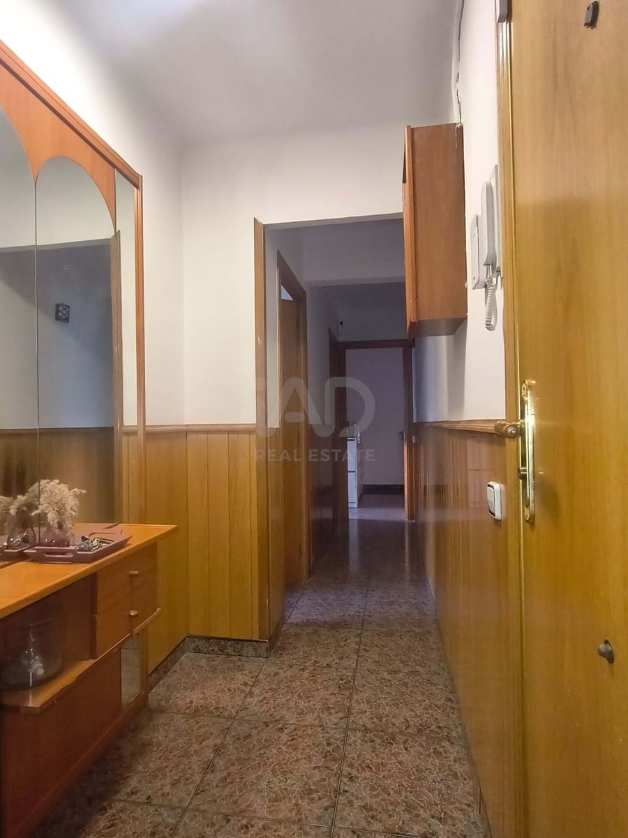 3 soveværelse Penthouse til salg i Barcelona by - € 160.000 (Ref: 9991442)