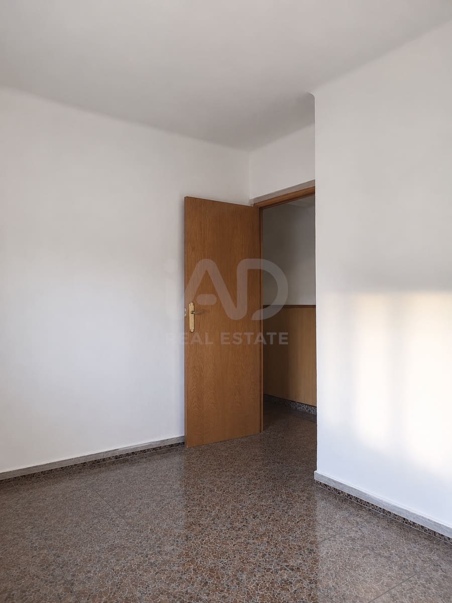 3 soveværelse Penthouse til salg i Barcelona by - € 160.000 (Ref: 9991442)
