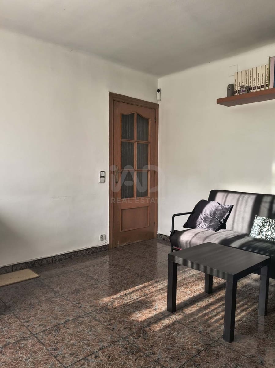 3 soveværelse Penthouse til salg i Barcelona by - € 160.000 (Ref: 9991442)