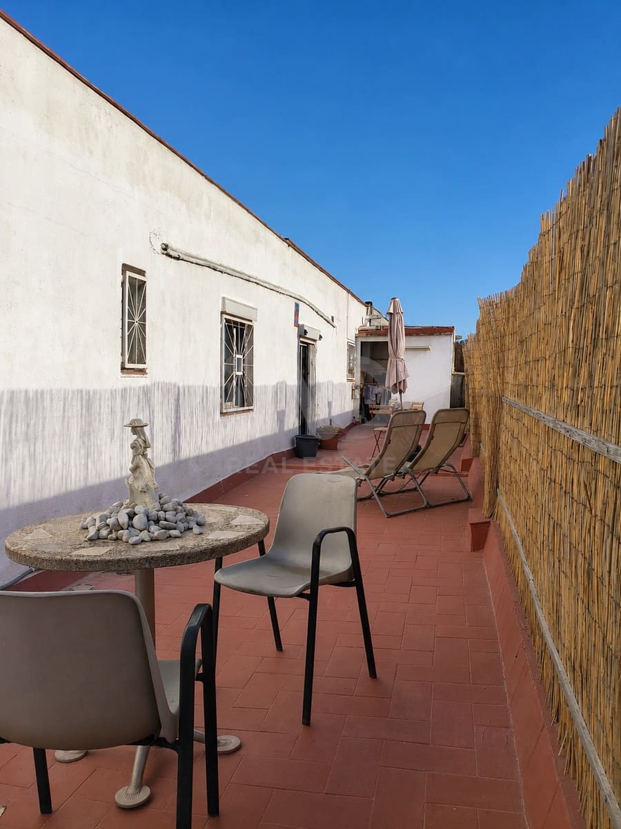 3 soveværelse Penthouse til salg i Barcelona by - € 160.000 (Ref: 9991442)