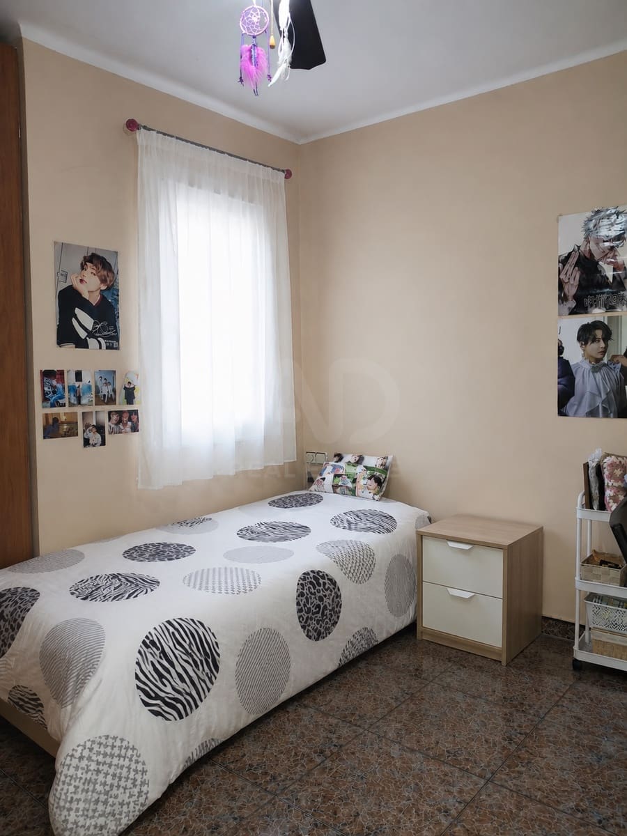 3 soveværelse Penthouse til salg i Barcelona by - € 160.000 (Ref: 9991442)