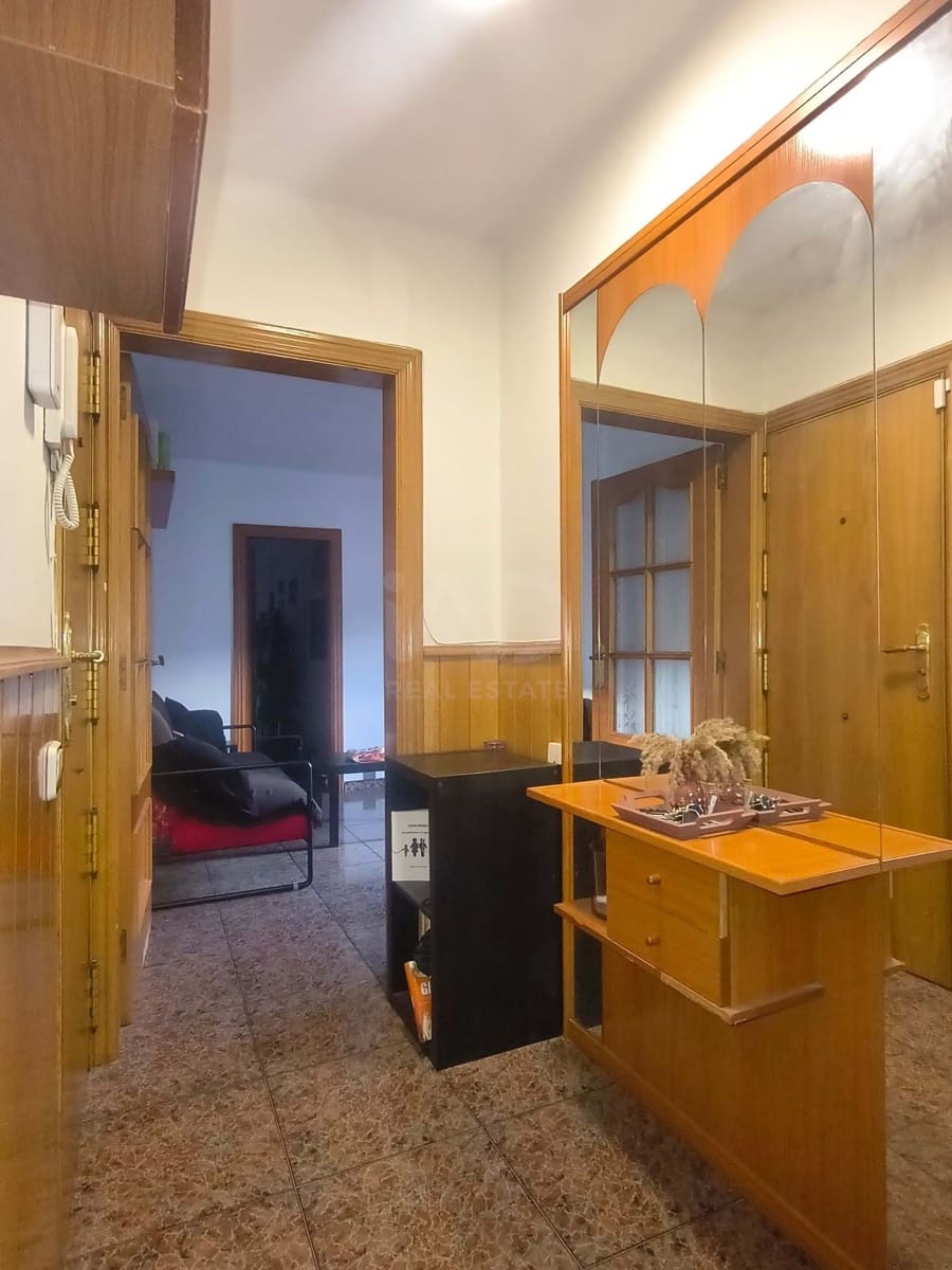 3 soveværelse Penthouse til salg i Barcelona by - € 160.000 (Ref: 9991442)