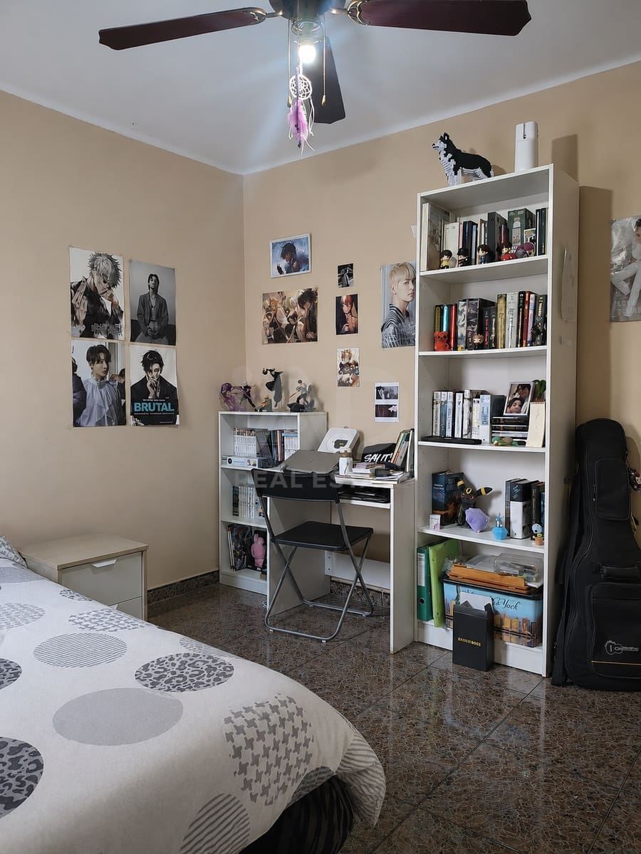 3 soveværelse Penthouse til salg i Barcelona by - € 160.000 (Ref: 9991442)