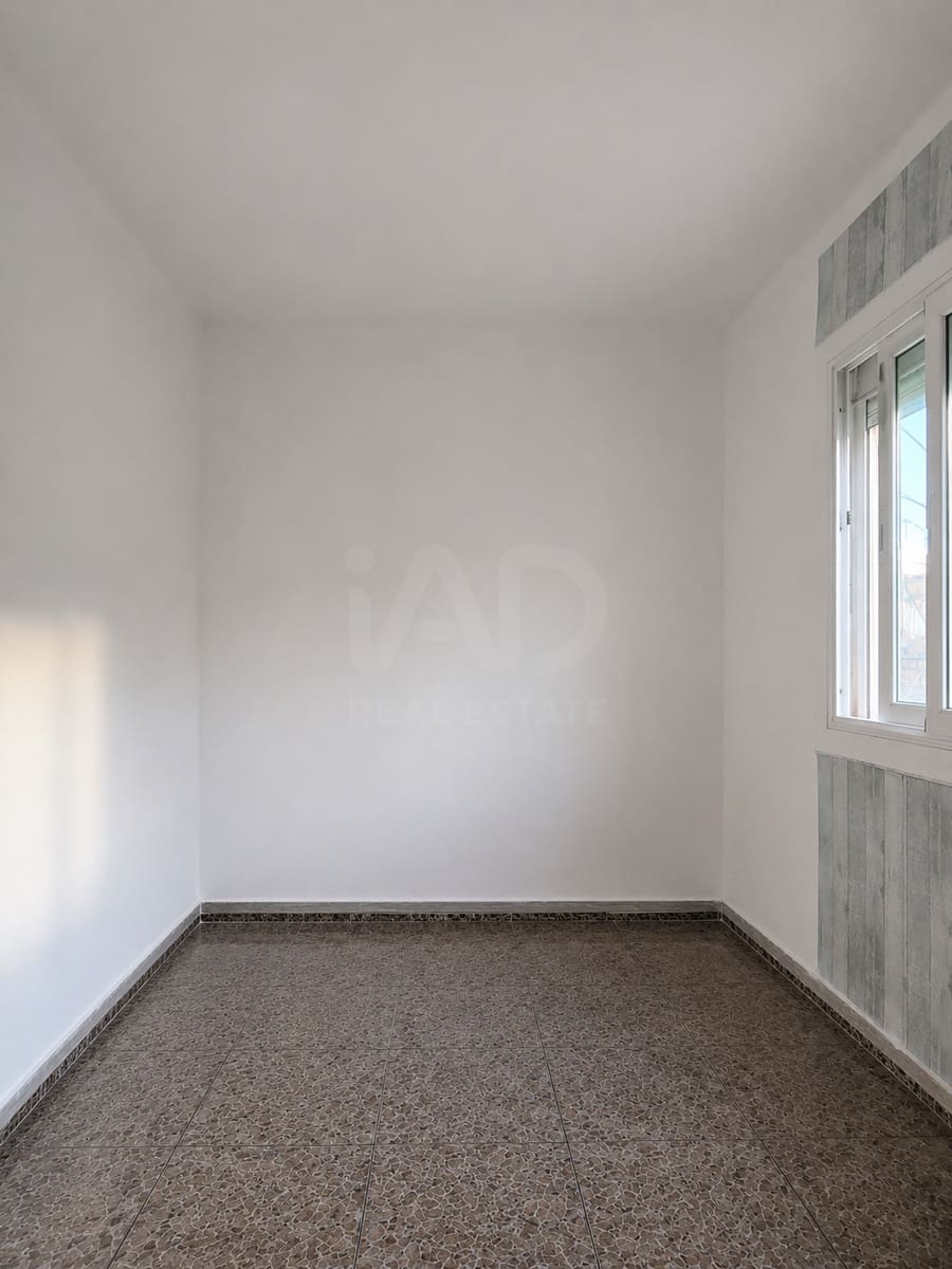 3 soveværelse Penthouse til salg i Barcelona by - € 160.000 (Ref: 9991442)