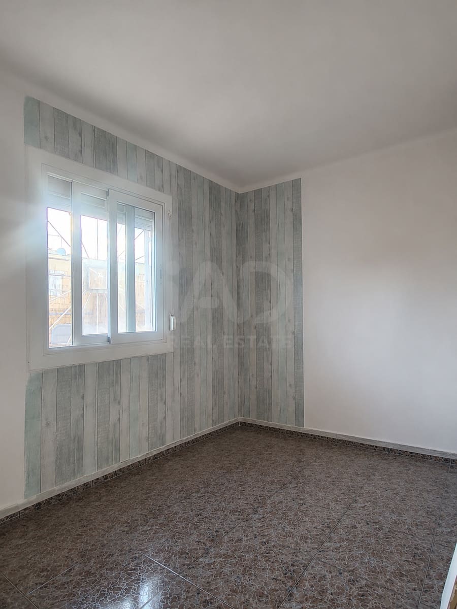 3 soveværelse Penthouse til salg i Barcelona by - € 160.000 (Ref: 9991442)