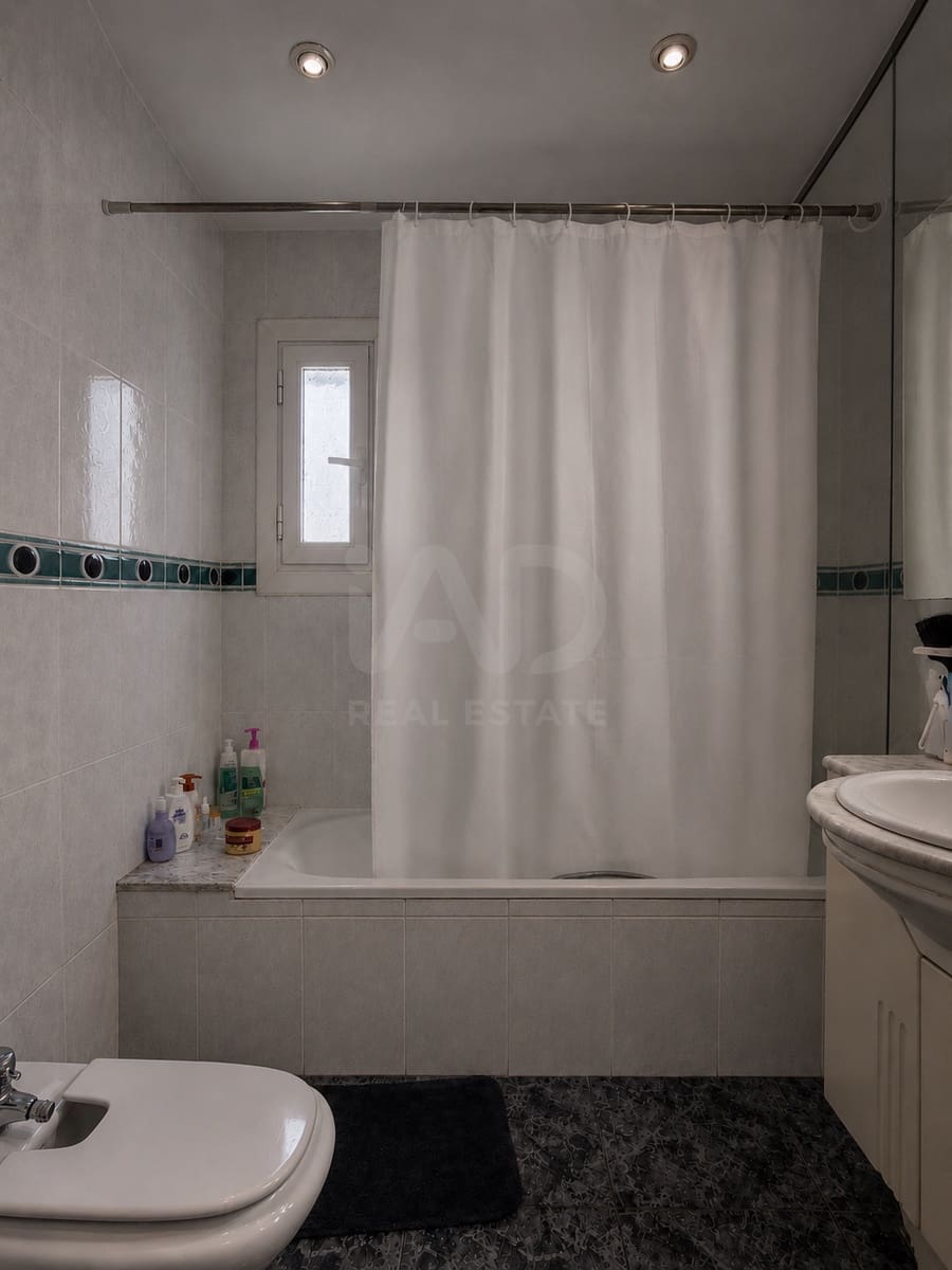 3 soveværelse Penthouse til salg i Barcelona by - € 160.000 (Ref: 9991442)