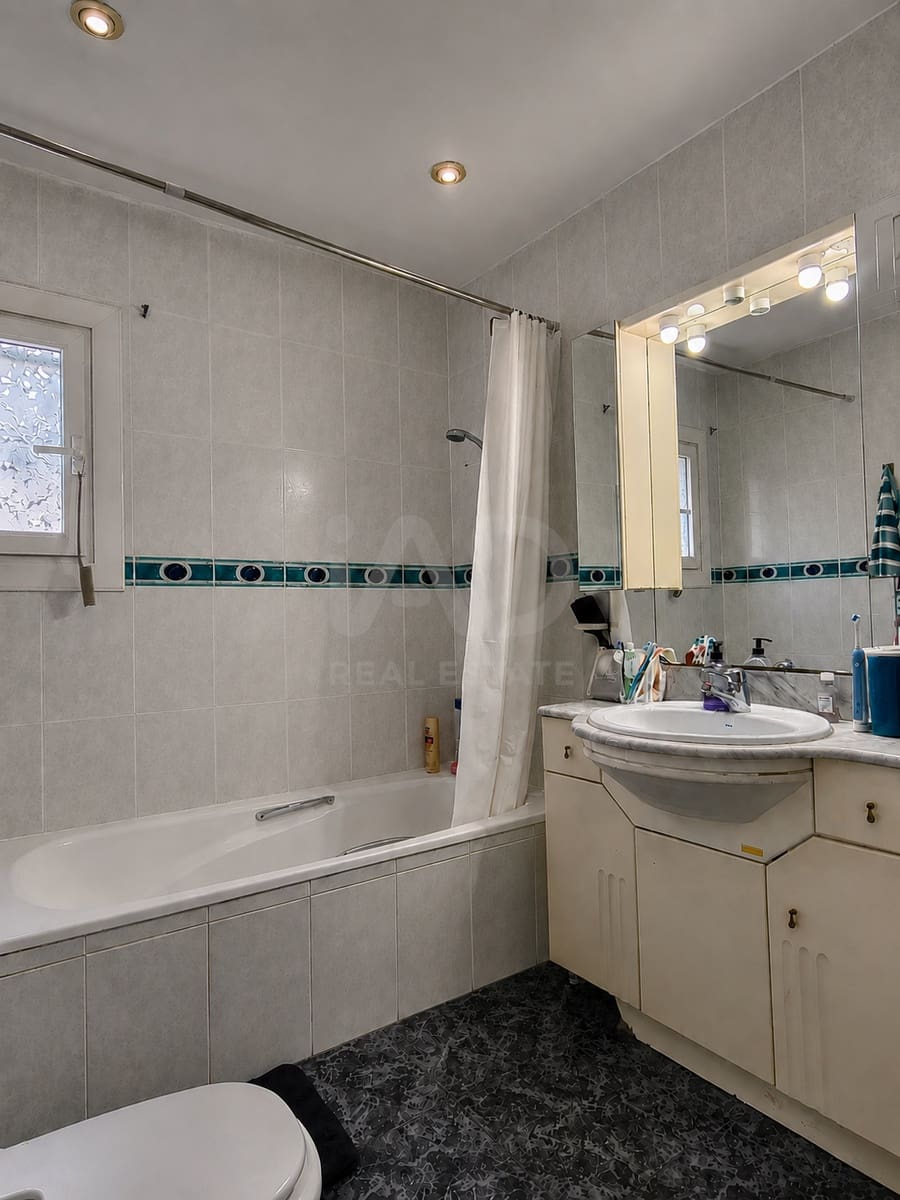 3 soveværelse Penthouse til salg i Barcelona by - € 160.000 (Ref: 9991442)