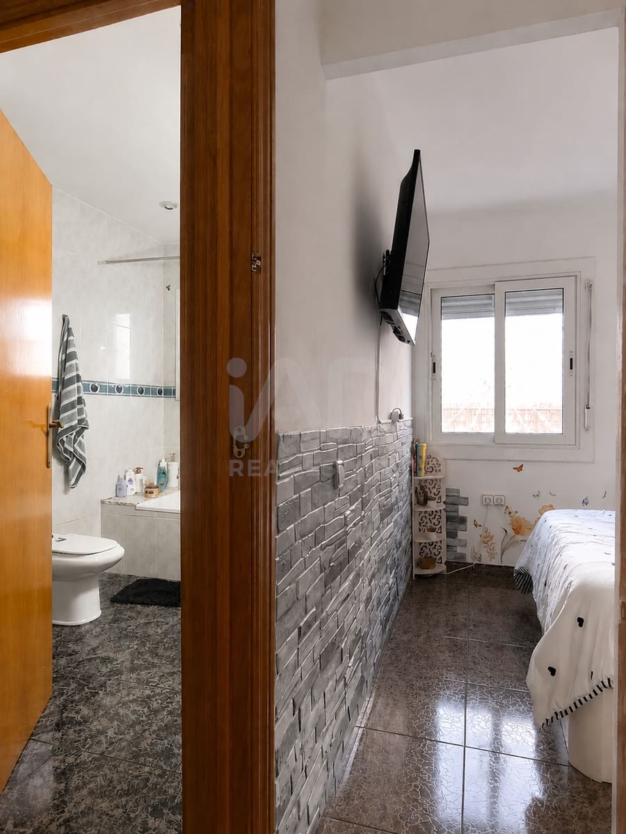 3 soveværelse Penthouse til salg i Barcelona by - € 160.000 (Ref: 9991442)