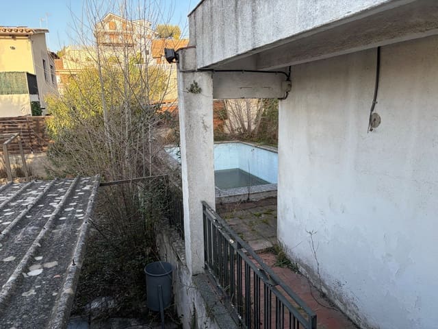 Ubebygd land til salgs i Barcelona by - € 230 000 (Ref: 9991447)