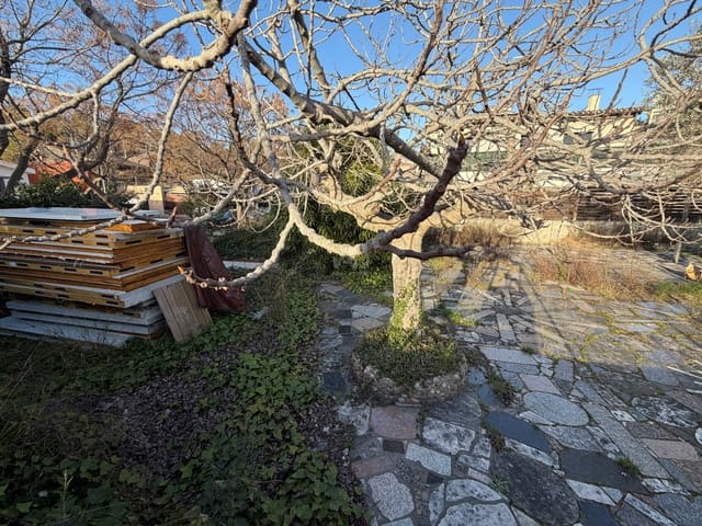 Ubebygd land til salgs i Barcelona by - € 230 000 (Ref: 9991447)