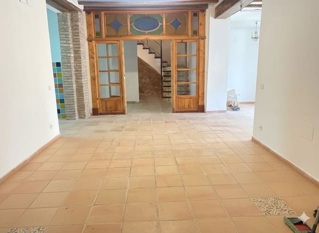 5 soverom Hus til salgs i Valencia by - € 330 000 (Ref: 9991455)