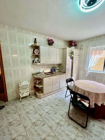 4 slaapkamer Huis te koop in Zamora stad met garage - € 60.000 (Ref: 9991458)