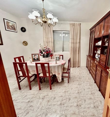 4 slaapkamer Huis te koop in Zamora stad met garage - € 60.000 (Ref: 9991458)