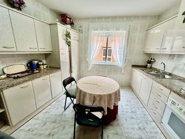 4 slaapkamer Huis te koop in Zamora stad met garage - € 60.000 (Ref: 9991458)