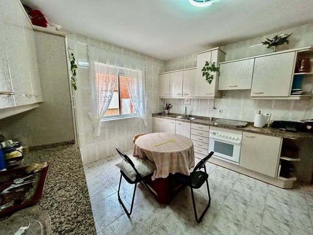 4 slaapkamer Huis te koop in Zamora stad met garage - € 60.000 (Ref: 9991458)