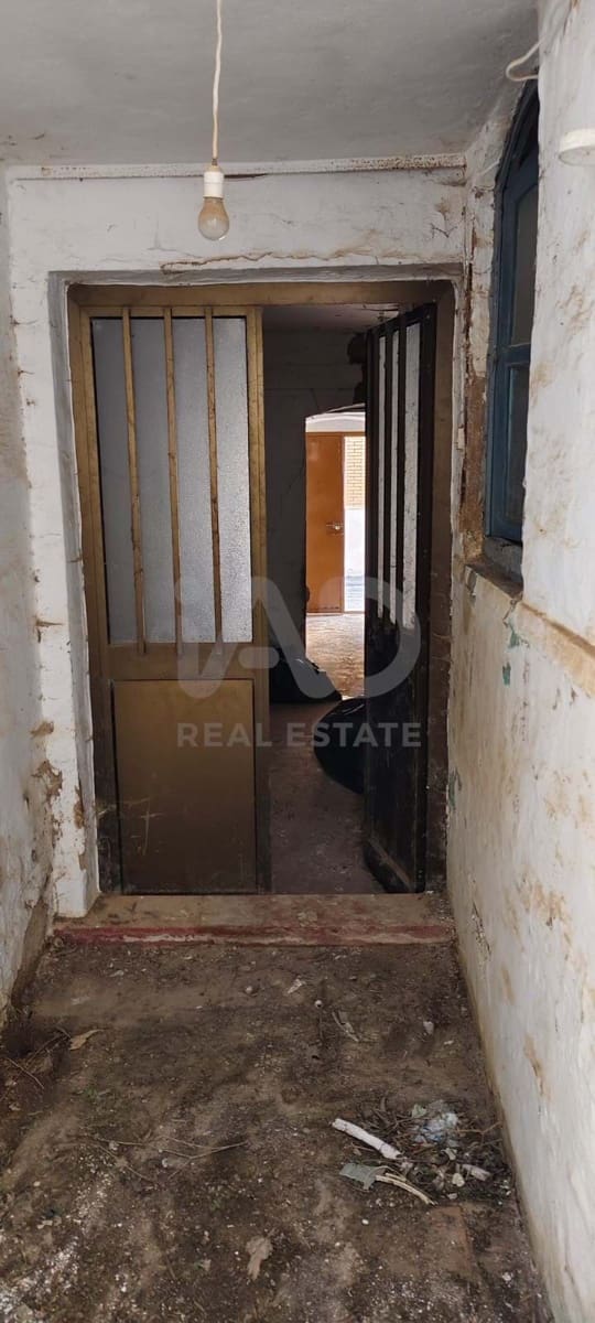 Ruin for sale in Seville city - € 45,000 (Ref: 9991465)