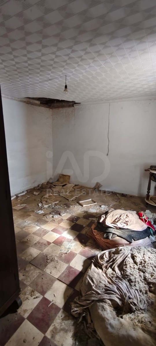 Ruin for sale in Seville city - € 45,000 (Ref: 9991465)