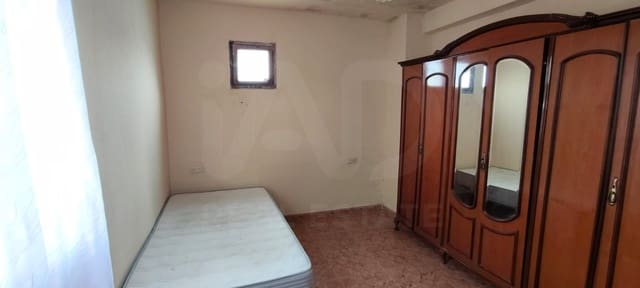 3 soverom Hus til salgs i Sevilla by - € 90 000 (Ref: 9991466)