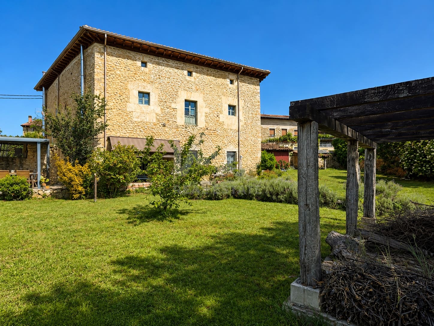 9 sovrum Finca/Hus på landet till salu i Burgos stad - 475 000 € (Ref: 9991468)