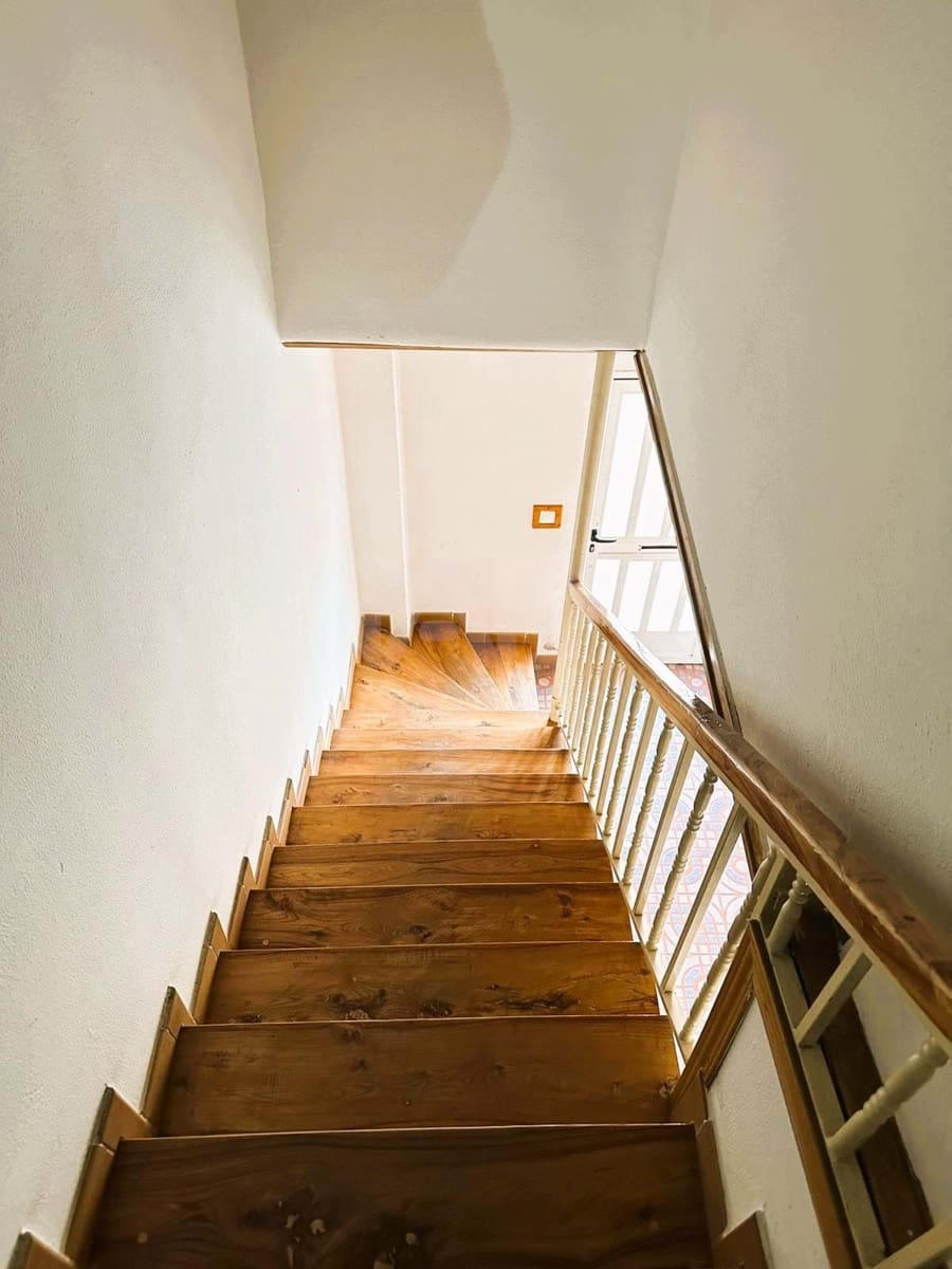 4 soveværelse Finca/Landehus til salg i Leon by med garage - € 199.000 (Ref: 9991474)