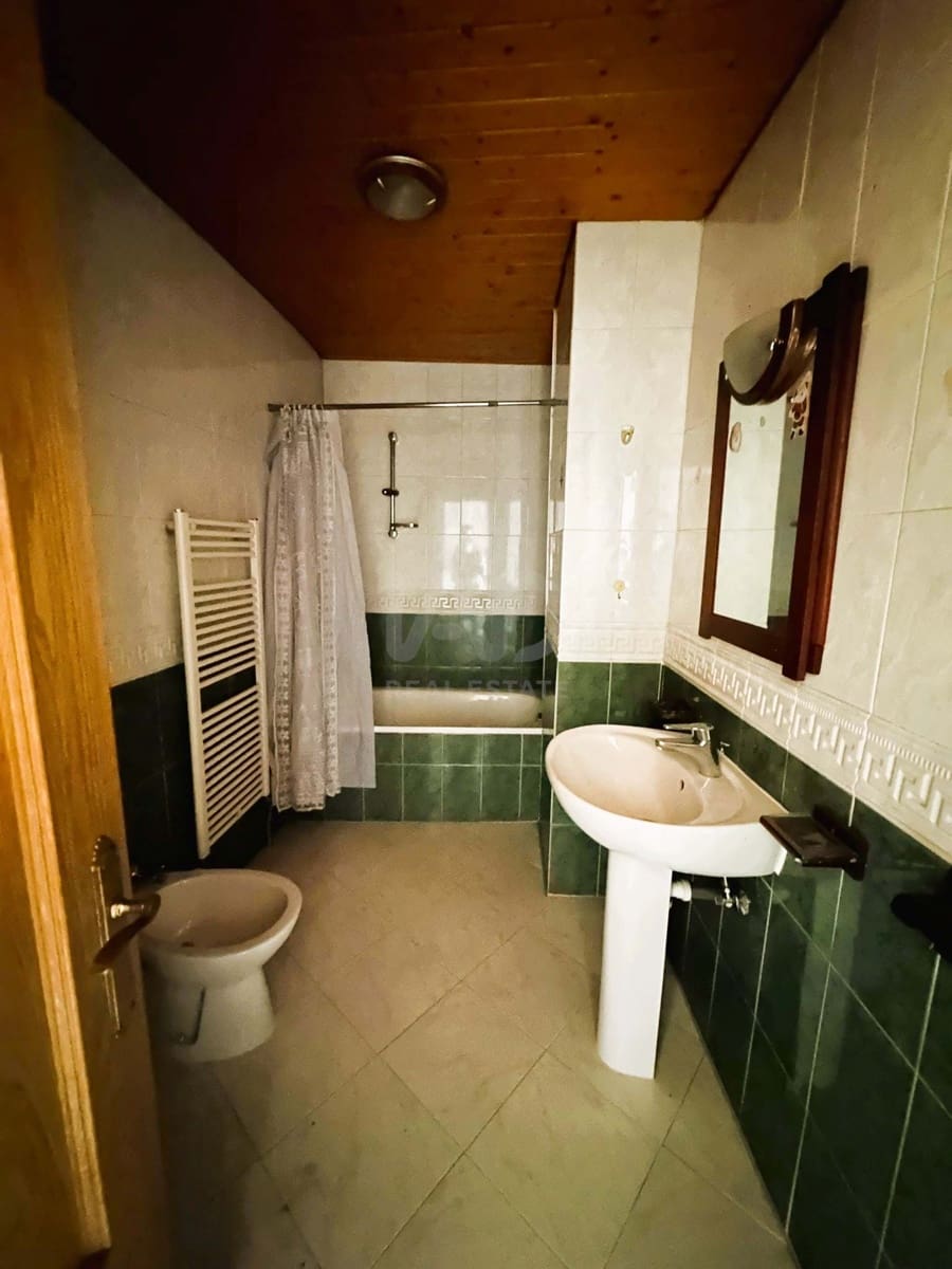 4 soveværelse Finca/Landehus til salg i Leon by med garage - € 199.000 (Ref: 9991474)