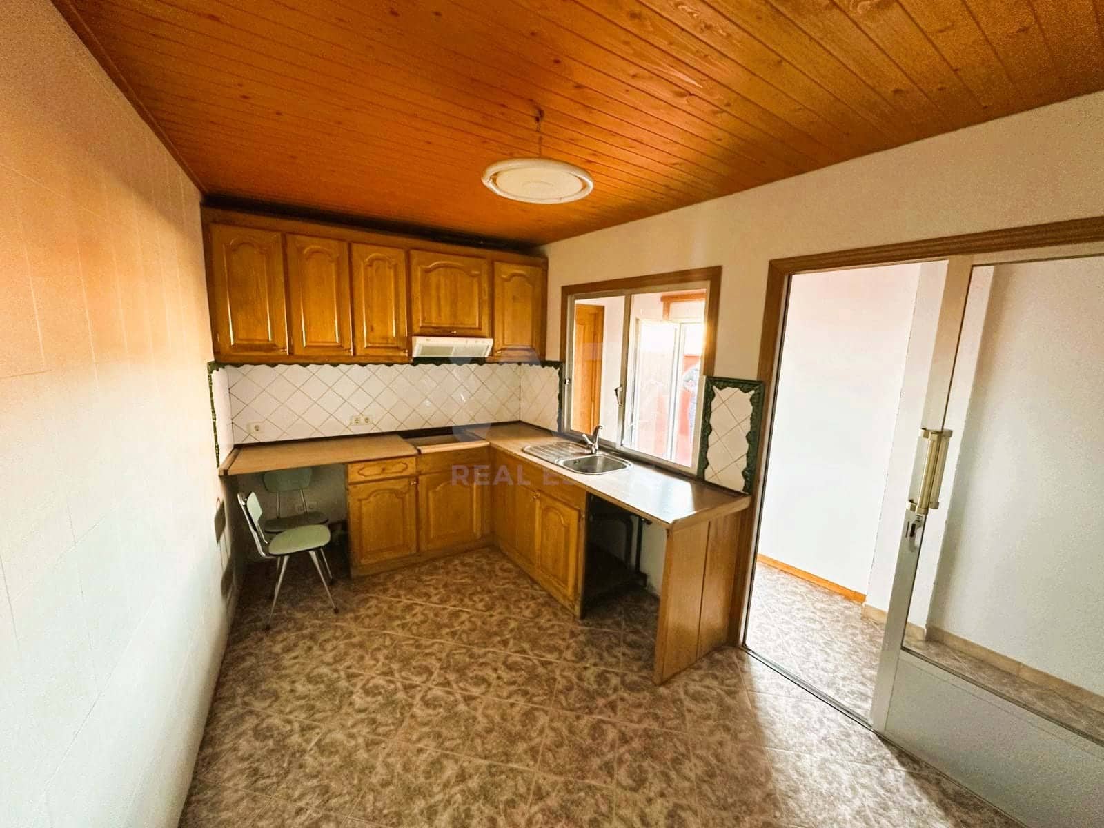 4 soveværelse Finca/Landehus til salg i Leon by med garage - € 199.000 (Ref: 9991474)