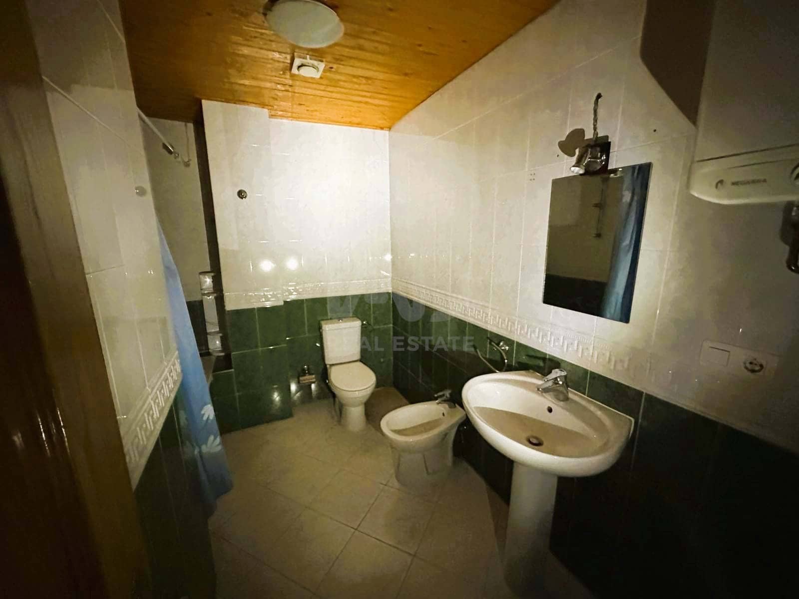 4 soveværelse Finca/Landehus til salg i Leon by med garage - € 199.000 (Ref: 9991474)