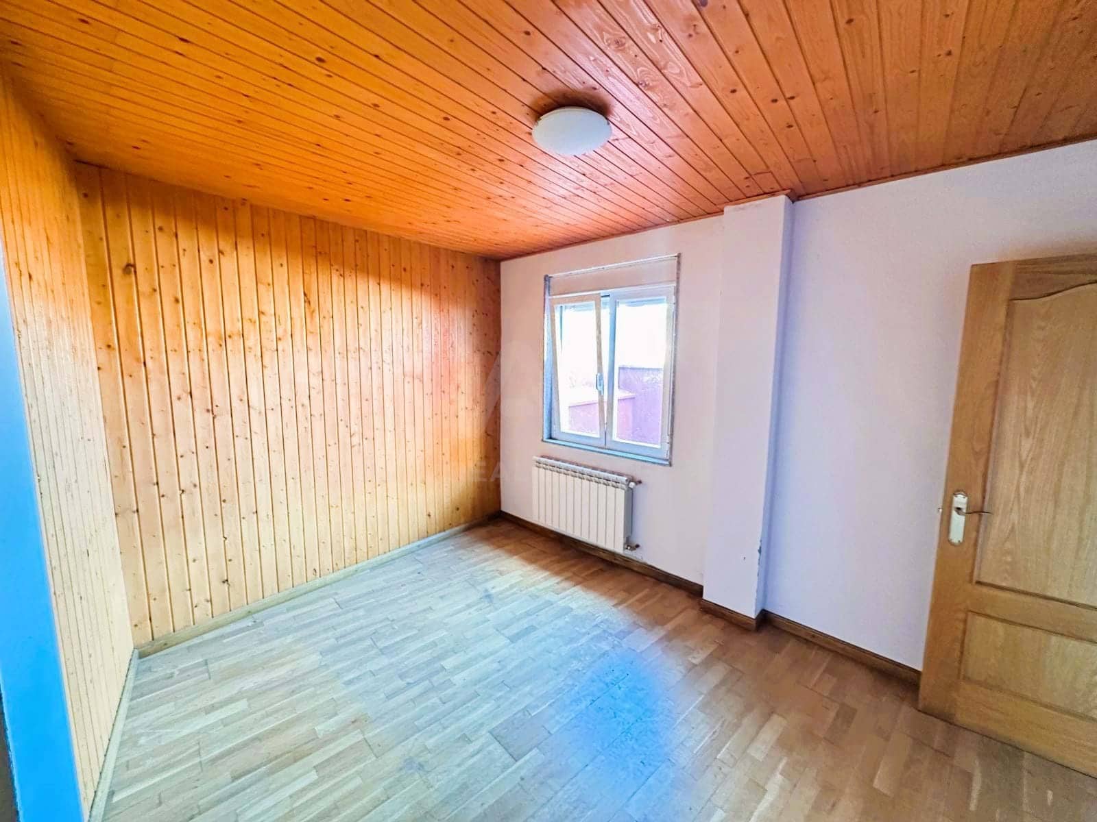 4 soveværelse Finca/Landehus til salg i Leon by med garage - € 199.000 (Ref: 9991474)